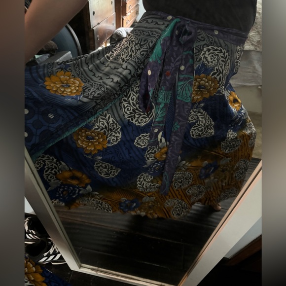 Silk sari wrap skirt - Picture 7 of 16